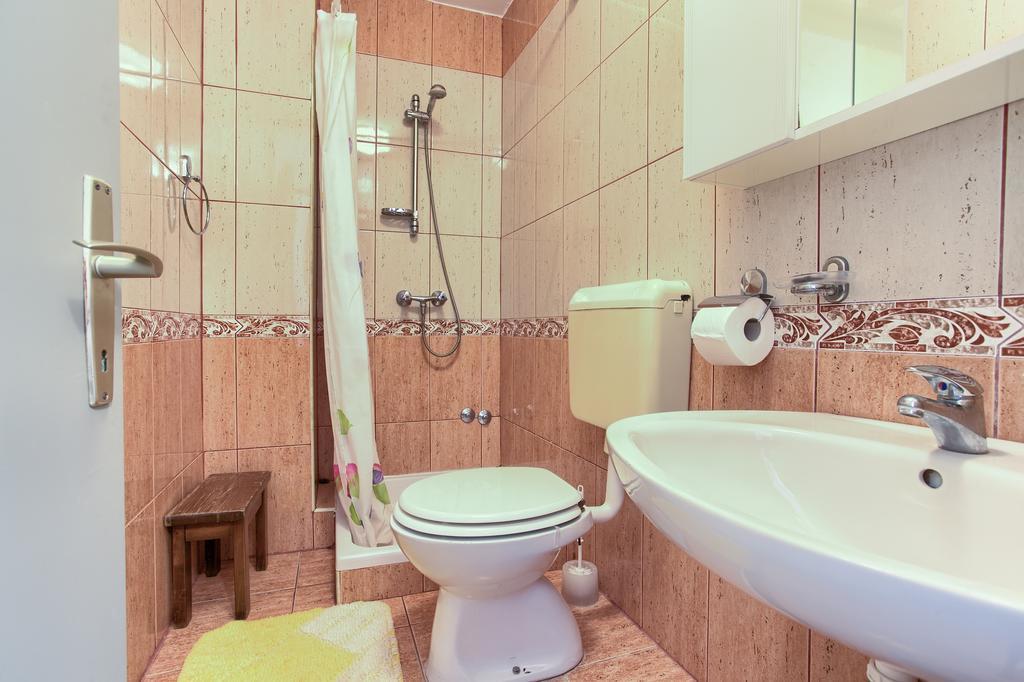 Apartments Vlatko 克尔克 外观 照片