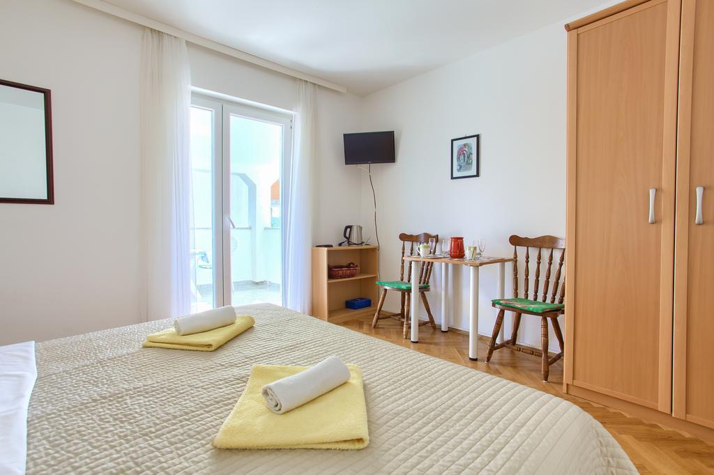Apartments Vlatko 克尔克 外观 照片